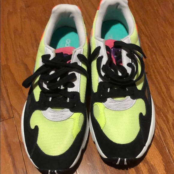 Shoes - Picture 1 of 3